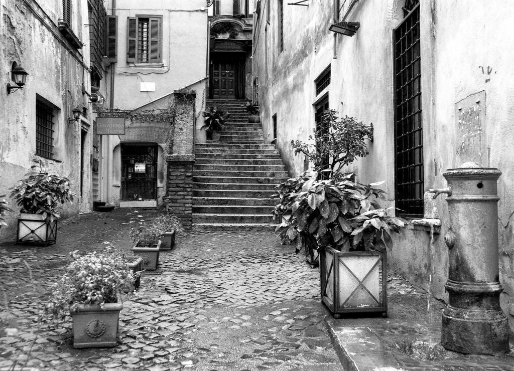La Casa Di Emma A Trastevere Rome Bagian luar foto